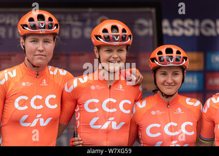 Evy Kuijpers, Jeanne Korevaar, Valerie Demey of team CCC Liv before racing in the Prudential RideLondon Classique cycle race. Female cyclist rider Stock Photo
