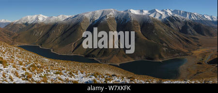 Panoramic view of Lake Lyndon with snow capped mountains, Porters Pass, Canterbury, South Island, New Zealand. May. Stock Photo