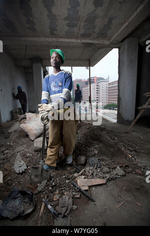 Economic migrants from rural areas working on construction site, Nairobi, Kenya, November 2013. Stock Photo