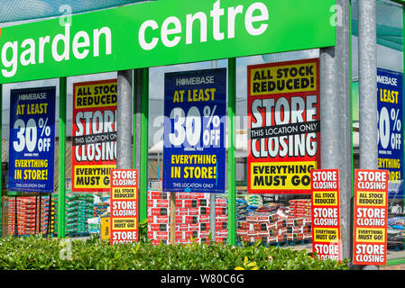Closing down Homebase DIY store in Southend on Sea, Essex, UK. Do it yourself DIY store ceasing trading. Shutting. Sign. Sale. Everything must go Stock Photo