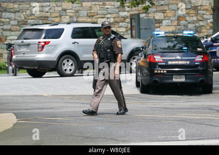 Mclean, USA. 7th Aug, 2019. A Police officer is seen at USA Today's headquarters in McLean, Virginia, the United States, on Aug. 7, 2019. USA Today's headquarters in McLean, Virginia was evacuated Wednesday following a probably mistaken police alert of a man with a weapon at the building in suburban Washington, DC, the newspaper said. Credit: Liu Jie/Xinhua/Alamy Live News Stock Photo
