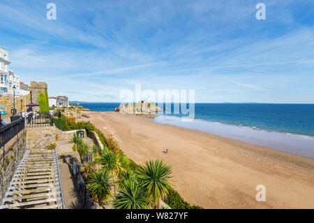 St Catherine's Island and South Beach at Tenby, a walled seaside town in Pembrokeshire, south Wales coast on the western side of Carmarthen Bay Stock Photo