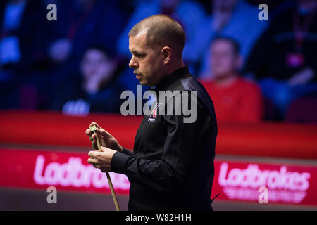 Barry Hawkins of England chalks his cue as he considers a shot to Ryan Day of Wales in their final match during the World Grand Prix Snooker 2017 in P Stock Photo