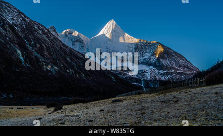 Landscape of the Yang Mai Yong in Yading, Daocheng county, Garze Tibetan Autonomous Prefecture, southwest China's Sichuan province, 7 December 2016. Stock Photo