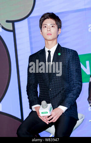 South Korean actor Park Bo-gum attends a promotional event for instant communications APP Line in Taipei, Taiwan, 19 December 2016. Stock Photo