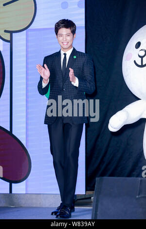 South Korean actor Park Bo-gum attends a promotional event for instant communications APP Line in Taipei, Taiwan, 19 December 2016. Stock Photo