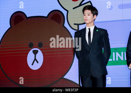 South Korean actor Park Bo-gum attends a promotional event for instant communications APP Line in Taipei, Taiwan, 19 December 2016. Stock Photo