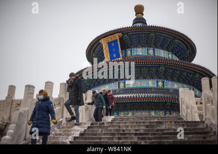 View of the Hall of Prayer for Good Harvests at the Temple of Heaven in the snow in Beijing, China, 21 November 2016.   The capital city of Beijing em Stock Photo