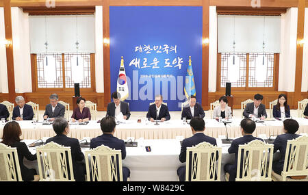 Seoul, SOUTH KOREA. 8th Aug, 2019. Aug 8, 2019-Seoul, South Korea-South Korean President Moon Jae in hold Advisory Meeting at his office in Seoul, South Korea. President Moon Jae-in will hold a meeting of the presidential advisory group Thursday to discuss the government's response to Japan's export restrictions, Cheong Wa Dae said. Credit: President Office/ZUMA Wire/Alamy Live News Stock Photo