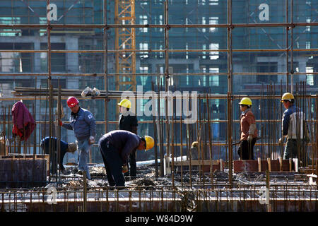 --FILE--Chinese migrant workers labor at the construction site of a real estate project in Huaian city, east China's Jiangsu province, 17 November 201 Stock Photo