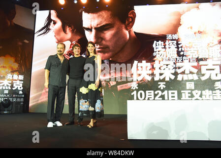 (From left) American director Edward Zwick, actor Tom Cruise and Canadian actress Cobie Smulders attend a press conference to promote their new movie Stock Photo