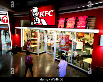 --FILE--Pedestrians walk past a fastfood restaurant of KFC in Huaibei city, east China's Anhui province, 20 September 2016.   Investors who were looki Stock Photo