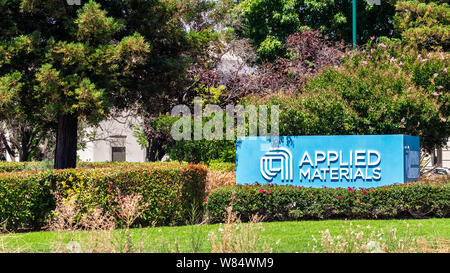 August 6, 2019 Santa Clara / CA / USA - Applied Materials sign posted at the entrance to the Company's campus in Silicon Valley, South San Francisco b Stock Photo