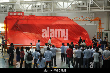 The new Boeing 787-10 Dreamliner aircraft unveiled at the Boeing ...