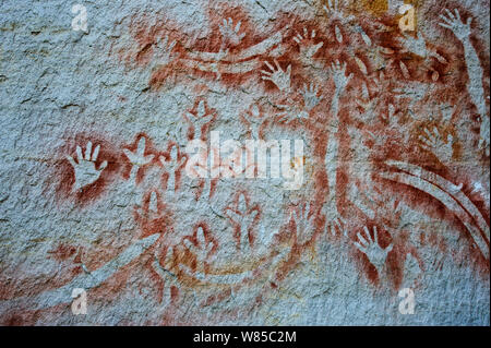Aboriginal rock art at the 'Art Gallery' in Carnarvon Gorge, Queensland. Stencil art measured to be 2000 years old shows depictions of hands boomerangs Rock Wallaby bones and Emu feet. Stock Photo