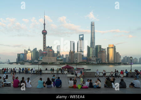 --FILE--Tourists visit the promenade on the Bund to view the cityscape of the Lujiazui Financial District with the Oriental Pearl TV Tower, tallest le Stock Photo