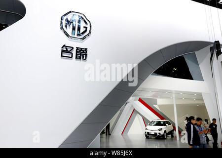 --FILE--People visit the stand of MG of SAIC during an automobile ...