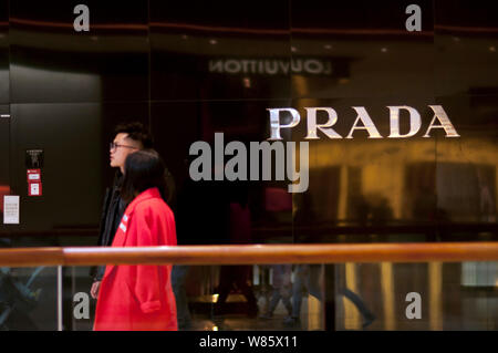 FILE--Shoppers walk past the fashion store of Louis Vuitton (LV) at Deji  Plaza in Nanjing city, east Chinas Jiangsu province, 9 September 2013. Lu  Stock Photo - Alamy