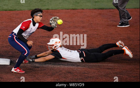 Rosemont, USA. 7th Aug, 2019. The Eagles' Li Qi (L) catches a throw during the National Fast Pitch Softball game between the Beijing Shougang Eagles and the Chicago Bandits, at Rosemont, Illinois, the United States, on Aug. 7, 2019. Credit: Joel Lerner/Xinhua/Alamy Live News Stock Photo