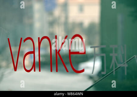 --FILE--A logo of Vanke is pictured in Jinan city, east China's Shandong province, 10 February 2016.   China Evergrande Group has raised its stake in Stock Photo