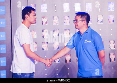 "Water Brother" Wang Yuheng, left, shakes hands with an engineer of Ant Financial, the Internet finance affiliate of Chinese e-commerce giant Alibaba Stock Photo
