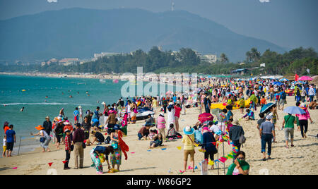 --FILE--Tourists have fun at a beach resort in Sanya city, south China's Hainan province, 23 January 2015.   Sanya is expecting an increase in oversea Stock Photo