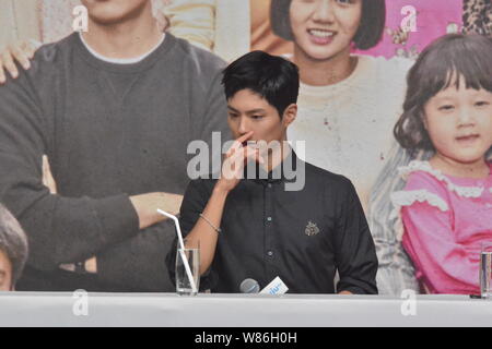 File:Park Bo-gum at a fansigning event for Reply 1988, 25 January 2016  01.jpg - Wikimedia Commons