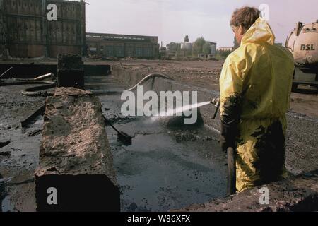 01 January 1992, Berlin, Lauchhammer: Federal States / Brandenburg / GDR / Industry 1992 End of the GDR. The large coking plant Lauchhammer is torn down. That's where they made coke out of brown coal. The photo symbolizes the dismantling of the GDR economy, environmental damage is being repaired, tar residues and all conceivable olefine pollutants must be removed. // Treuhand / Demolition / Economy / Environment During the Cold War, the GDR could not get coke for its steelworks from the West. She had to make it from lignite. The coking plant was supplied by 7 open pit lignite mines. After the Stock Photo