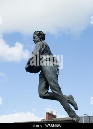 Statue of William Webb Ellis outside Rugby School,  Rugby, Warwickshire sculpted by Graham Ibbeson, Stock Photo