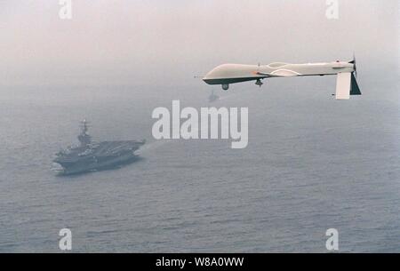 THE PREDATOR UNMANNED AERIAL VEHICLE (UAV) FLIES ABOVE USS CARL VINSON (CVN 70) ON A SIMULATED NAVY RECONNAISSANCE FLIGHT HEADED BY COMMAND CARRIER GROUP ONE ON DECEMBER 5, 1995, ABOUT 100 MILES OFF THE SAN DIEGO COASTLINE.  THE FLIGHT IS THE PREDATOR'S  FIRST MARITIME MISSION WITH A CARRIER BATTLE GROUP; PROVIDING 'NEAR REAL-TIME' INFRARED AND COLOR VIDEO TO THE SHIP DURING ITS FLIGHT.  THE PREDATOR, LAUNCHED FROM SAN NICHOLAS ISLAND 0FF THE SOUTHERN CALIFORNIA COASTLINE,  IS CAPABLE OF OVER 50 HOURS OF NON-STOP FLIGHT AND IS OPERATED BY A JOINT ARMED SERVICES DETACHMENT.  THE DETACHMENT CONS Stock Photo