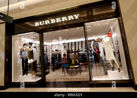 FILE--Customers shop at a Burberry boutique in Hong Kong, China, 21  December 2013. Luxury retailer Burberry recently upgraded its Chinese  e-commer Stock Photo - Alamy