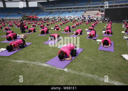 Pregnant women practise yoga to set a new Guinness World Record for the  largest prenatal yoga class at a stadium in Hefei city, east China's Anhui  pro Stock Photo - Alamy