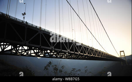 --FILE--View of the Sidu River Bridge crossing the valley of the Sidu River in Yesanguan town, Badong county, central China's Hubei province, 13 Novem Stock Photo