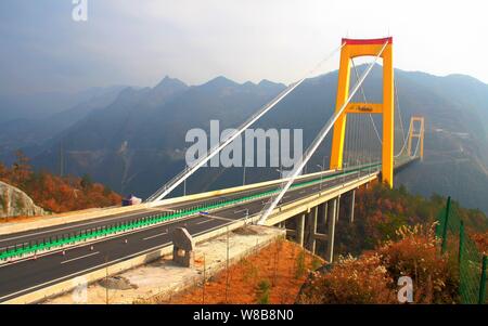 --FILE--View of the Sidu River Bridge crossing the valley of the Sidu River in Yesanguan town, Badong county, central China's Hubei province, 5 Decemb Stock Photo