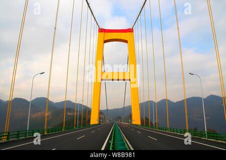 --FILE--View of the Sidu River Bridge crossing the valley of the Sidu River in Yesanguan town, Badong county, central China's Hubei province, 5 Decemb Stock Photo