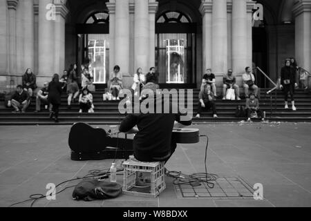 Busker performing on Bourke St Mall in front of the Melbourne GPO Building where H&M currently is. Melbourne, Australia. Stock Photo