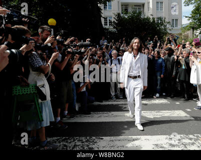 Beijing, Britain. 8th Aug, 2019. Beatles impersonator recreates the iconic album cover of 'Abbey Road' in London, Britain, Aug. 8, 2019. Exactly 50 years ago, Beatles members John Lennon, Paul McCartney, George Harrison and Ringo Starr walked on the zebra crossing outside their recording studio in north London to get the cover shot for the album 'Abbey Road'. Credit: Han Yan/Xinhua/Alamy Live News