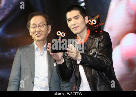 Taiwanese singer Jam Hsiao, right, shows an Asus ZenFone2 smartphone at a promotional event in Taipei, Taiwan, 9 March 2015. Stock Photo