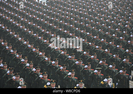 --FILE--Chinese PLA (People's Liberation Army) soldiers swear an oath during an oath-taking ceremony in Nanjing city, east China's Jiangsu province, 2 Stock Photo