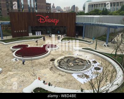 View of the Shanghai Disney flagship store at Lujiazui Financial District in Pudong, Shanghai, China, 17 May 2015.        The new Shanghai Disney stor Stock Photo