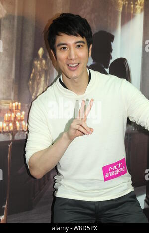 Taiwan-based American singer Leehom Wang poses at a signing event in Hong Kong, China, 6 April 2015. Stock Photo