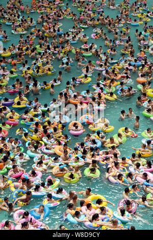 Holidaymakers crowd a swimming pool, also known as 'China's Dead Sea' on a scorching day in Daying county, Suining city, southwest China's Sichuan pro Stock Photo