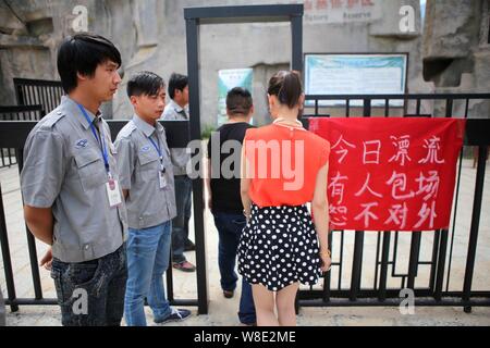 A man and his girlfriend enter a scenic spot for rafting to celebrate her birthday in Nanzhao county, Nanyang city, central China's Henan province, 7 Stock Photo