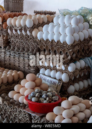 Selling eggs, Chorsu-Bazaar in Tashkent, Uzbekistan, Asia Stock Photo