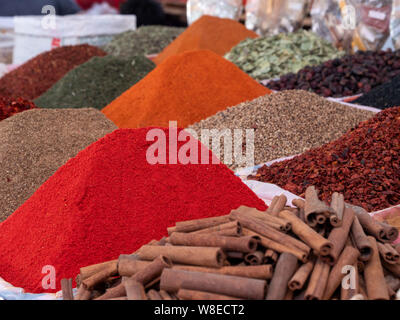Gewürze auf dem Basar, Samarkand, Usbekistan, Asien  spices, Bazaar in Samarkand, Uzbekistan, Asia Stock Photo