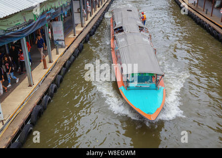 Bangkok - Thailand, 3 Aug 2019: Pratunam pier, express boat public transport stop in center of city. Saen Saep canal. Busy traffic on Ratchadamri road Stock Photo