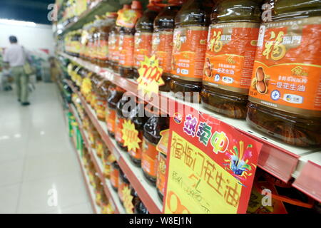 --FILE--Bottles of cooking oil of COFCO are for sale at a supermarket in Rizhao city, east China's Shandong province, 29 July 2014.   China's biggest Stock Photo