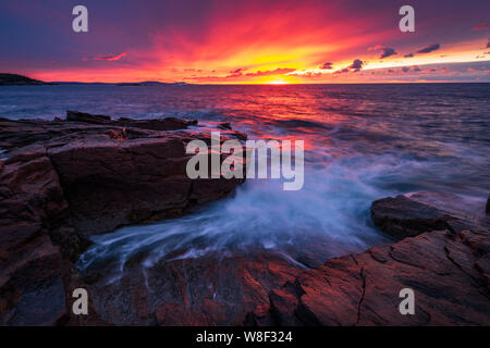 Sunrise from Thunder Hole, Acadia National Park, Maine Stock Photo