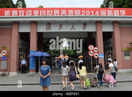 --FILE--Students walk into Fudan University in Shanghai, China, 4 September 2014.   Tsinghua University and Peking University, followed by Zhejiang Un Stock Photo