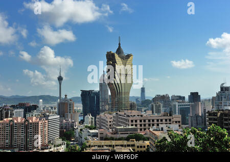 FILE--Interior view of the Wynn Palace Macau of Wynn Resorts Holdings in  Macau, China, 18 May 2016. Wynn Resorts, the majority shareholder of Wynn  Stock Photo - Alamy